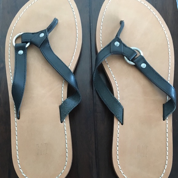 GAP Flip Flop Sandals - Picture 7 of 9